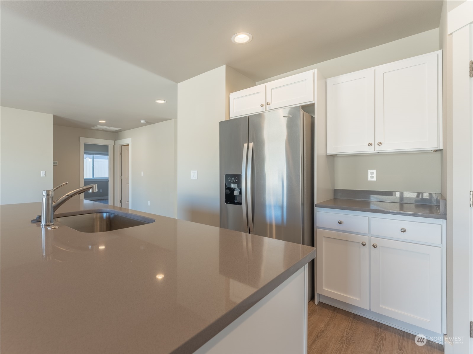 39 South Millbrook Loop East Wenatchee, WA 98802 - Photo 17 of 32 a kitchen with stainless steel appliances granite countertop a sink a refrigerator and a granite counter tops