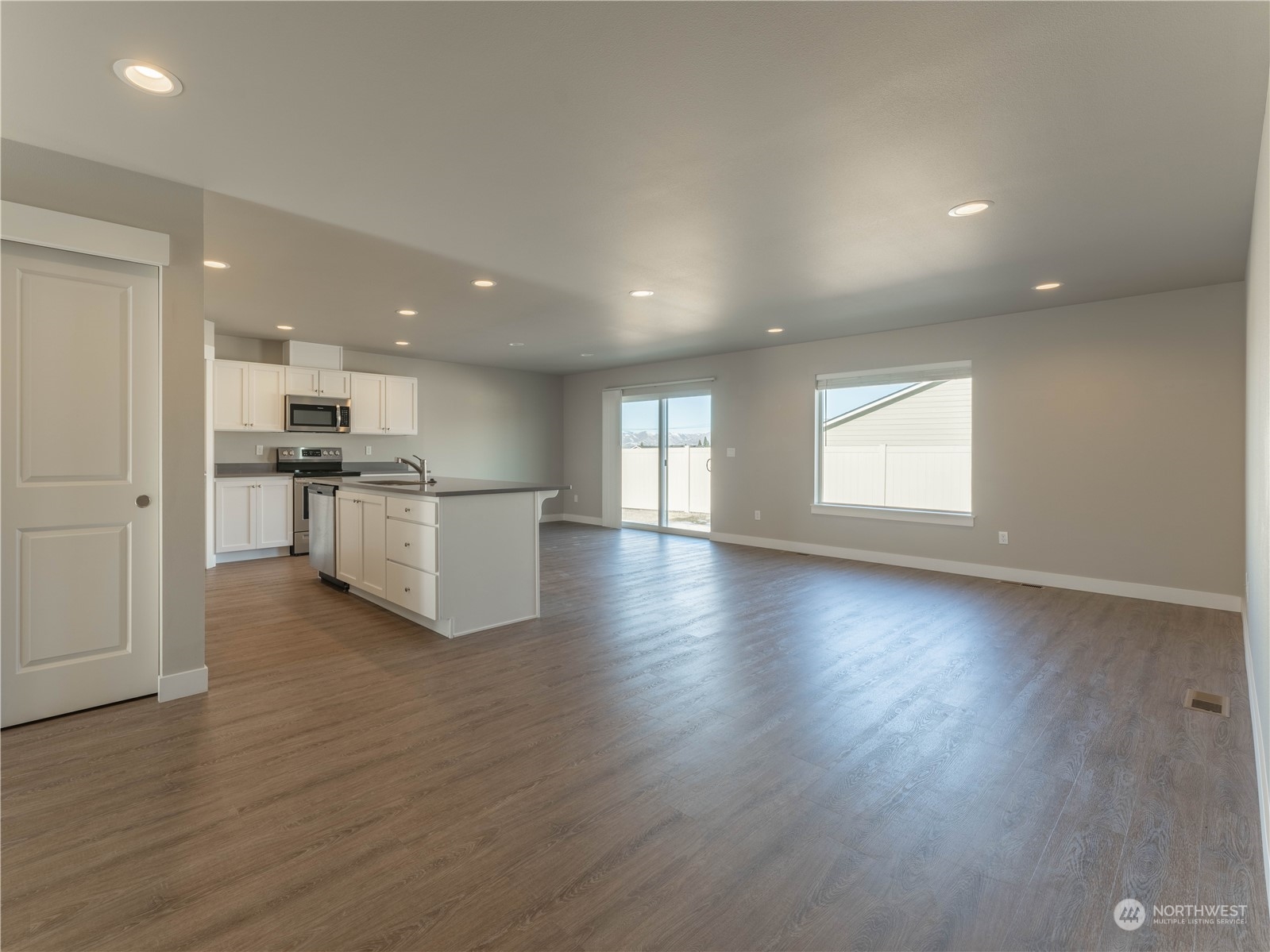 39 South Millbrook Loop East Wenatchee, WA 98802 - Photo 20 of 32 an open kitchen with a sink and dishwasher a oven with wooden floor