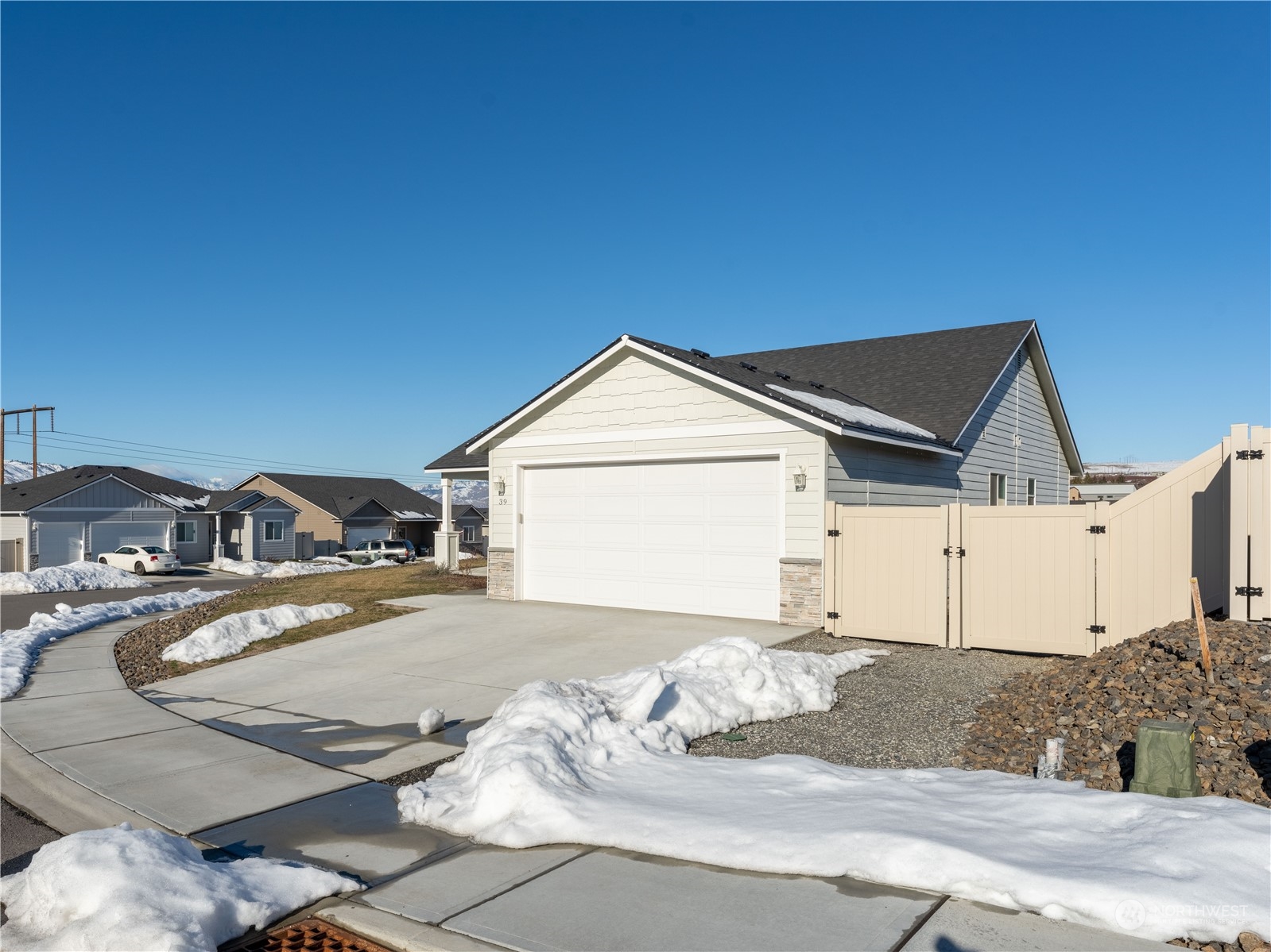 39 South Millbrook Loop East Wenatchee, WA 98802 - Photo 2 of 32 a view of a house with a yard