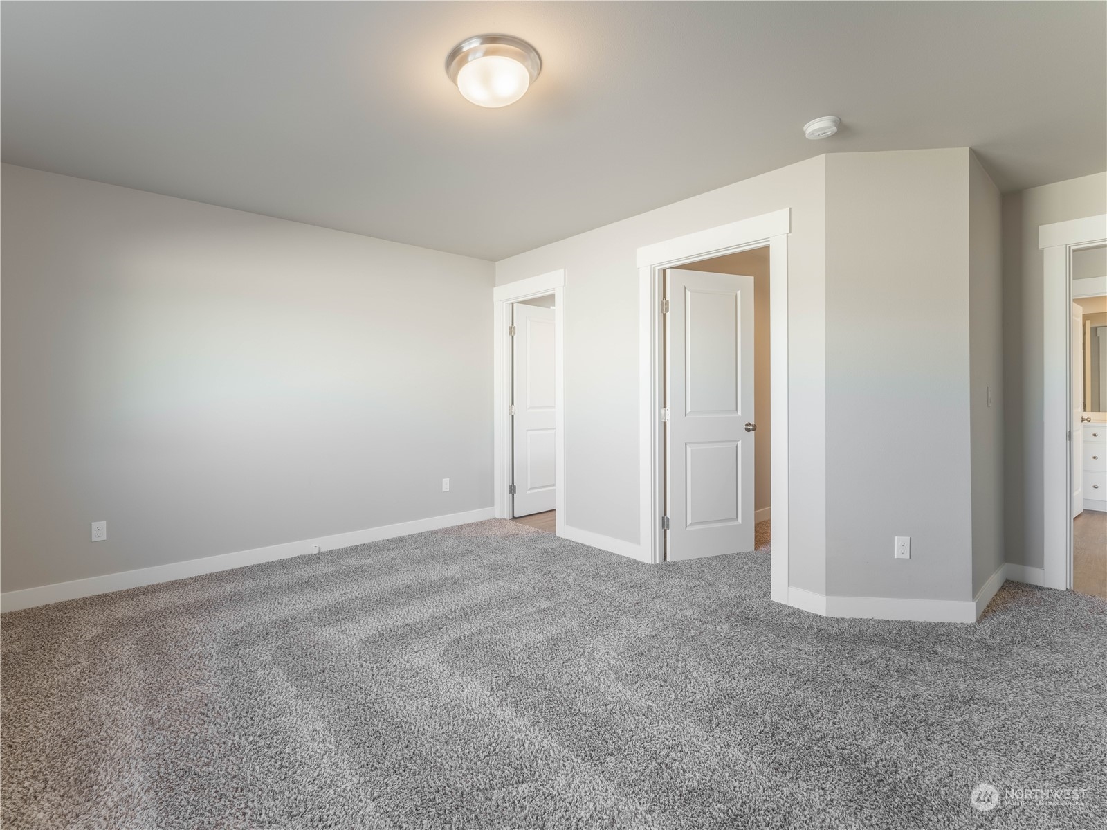 39 South Millbrook Loop East Wenatchee, WA 98802 - Photo 21 of 32 an empty room with closet area