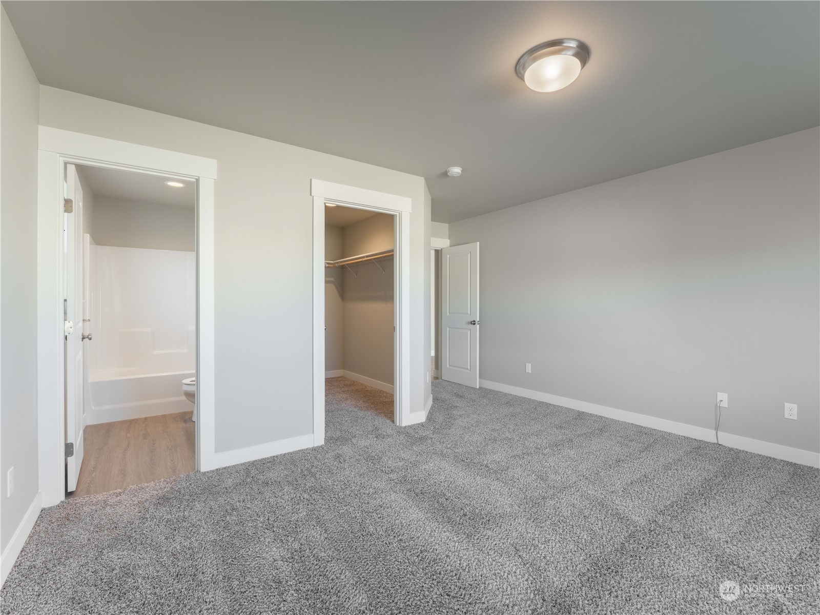39 South Millbrook Loop East Wenatchee, WA 98802 - Photo 22 of 32 an empty room with closet and a bathroom