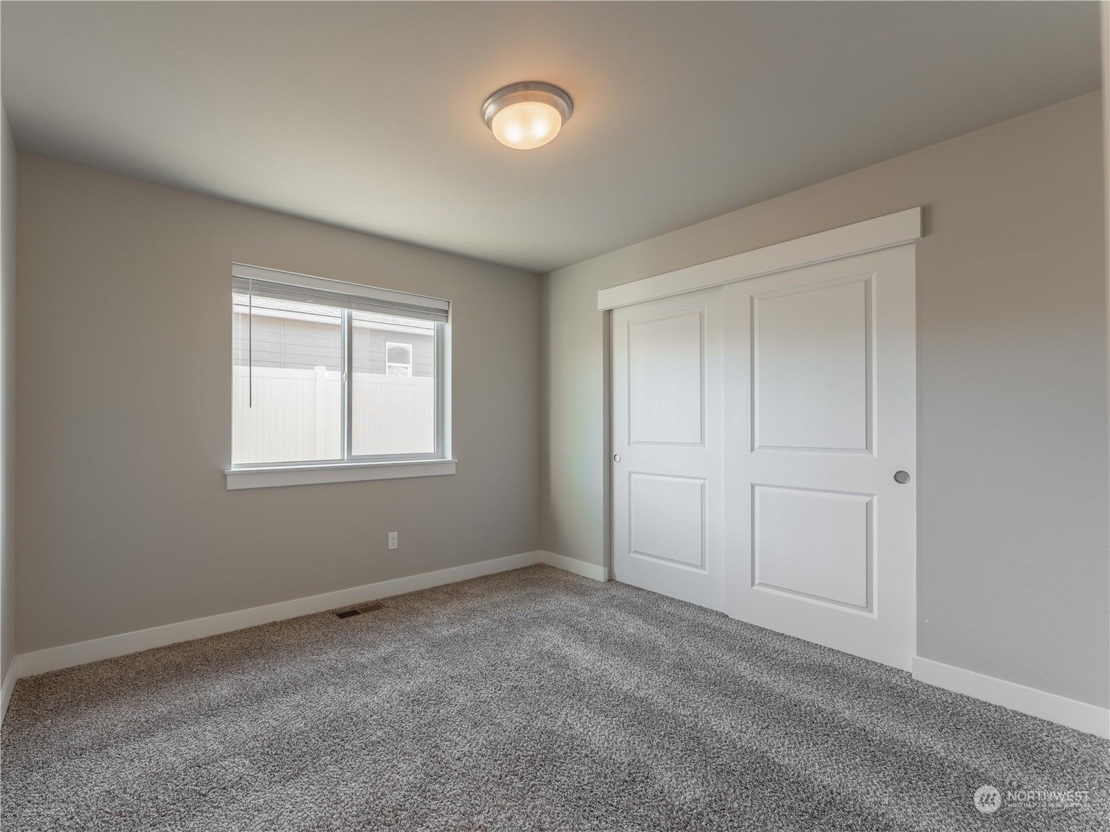 39 South Millbrook Loop East Wenatchee, WA 98802 - Photo 29 of 32 a big room with windows and closet