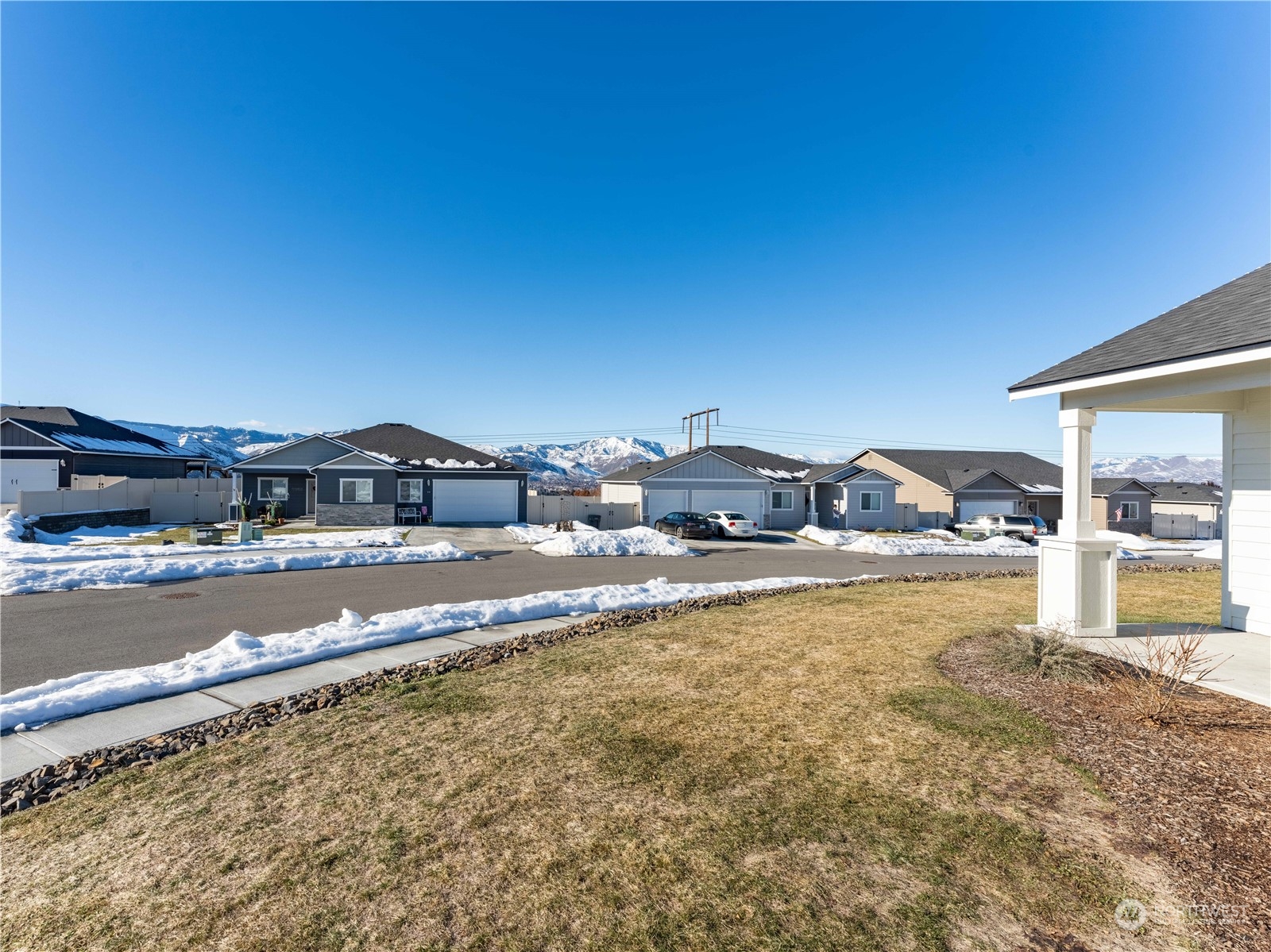 39 South Millbrook Loop East Wenatchee, WA 98802 - Photo 3 of 32 a view of a houses with a ocean view