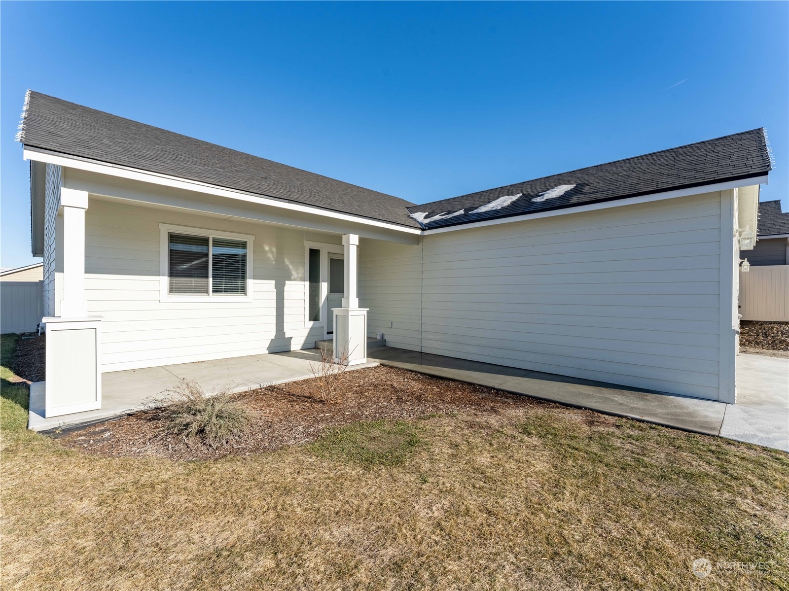 39 South Millbrook Loop East Wenatchee, WA 98802 - Photo 5 of 32 a backyard of a house