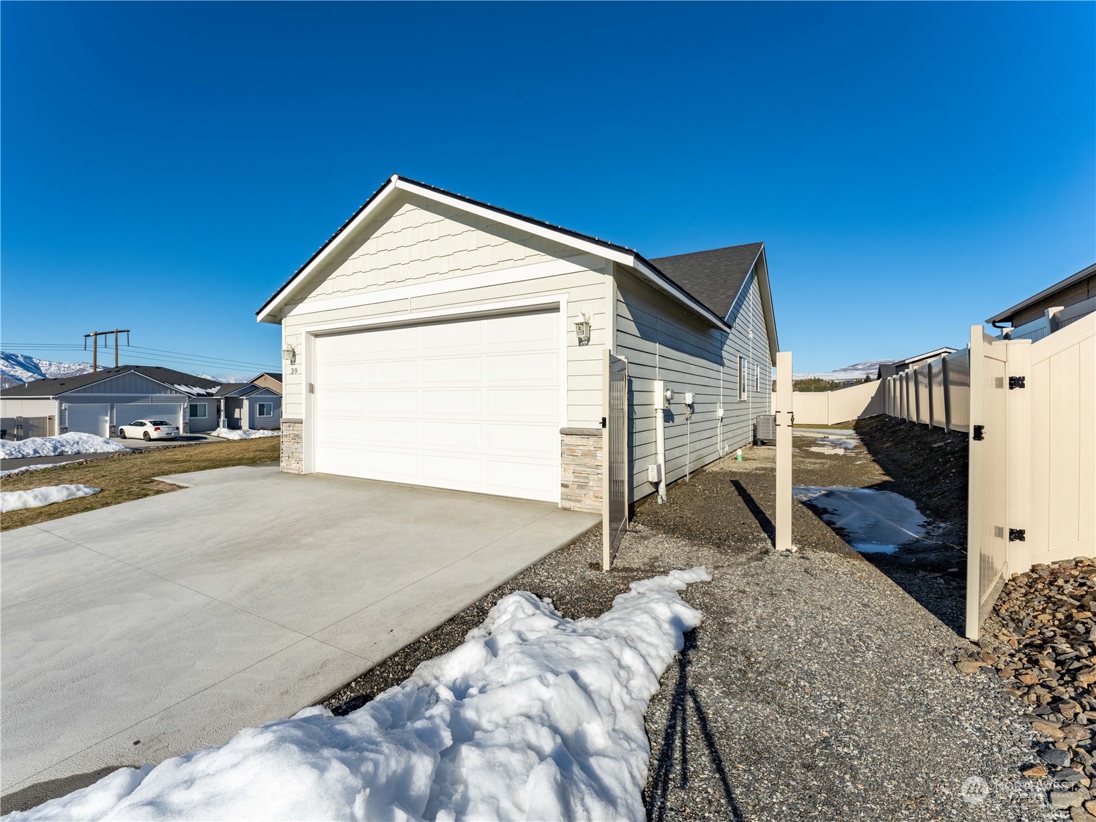 39 South Millbrook Loop East Wenatchee, WA 98802 - Photo 6 of 32 a view of backyard of a house