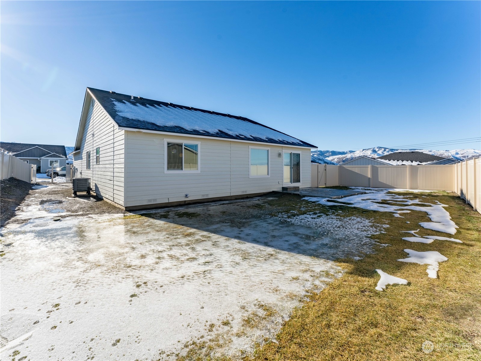 39 South Millbrook Loop East Wenatchee, WA 98802 - Photo 7 of 32 a view of a house with a yard