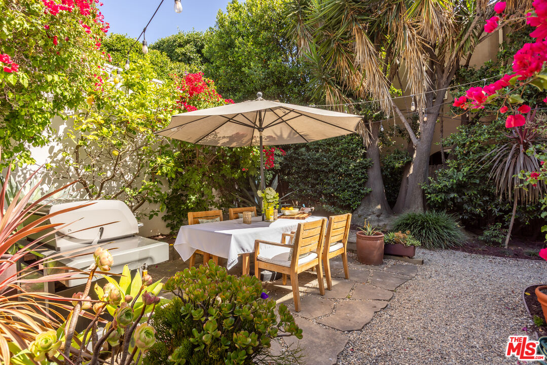 950 South Muirfield Road Los Angeles, CA 90019 - Photo 33 of 43