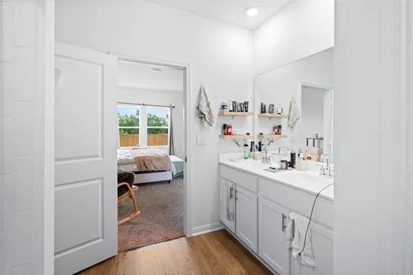 a en suite bathroom with a toilet sink and mirror
