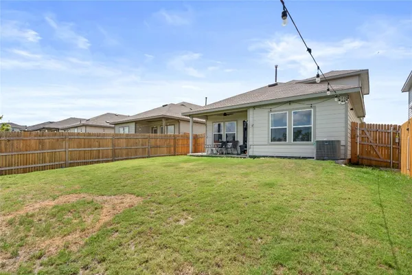 a view of a house with backyard and garden