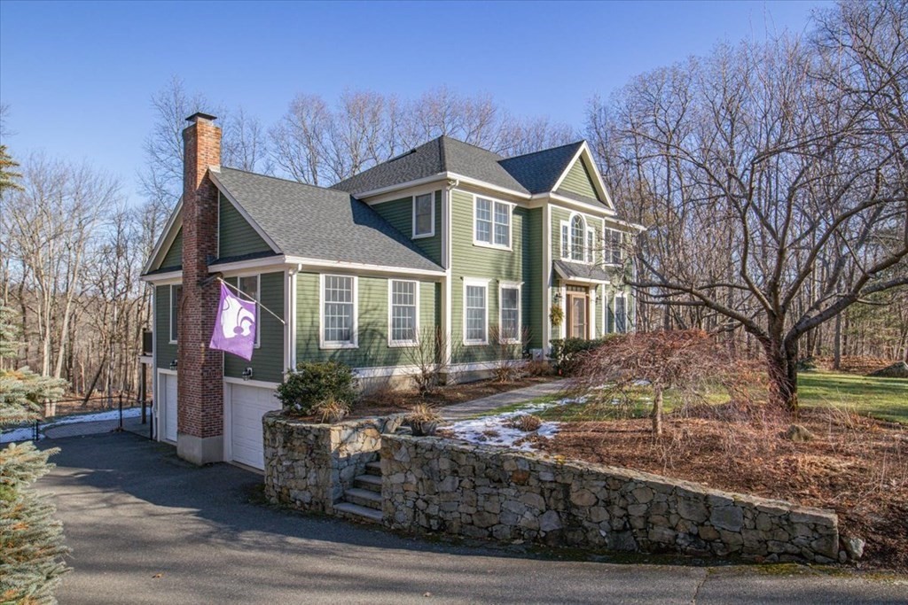 15 Fatherland Drive Newbury, MA 01922 - Photo 3 of 42 a front view of a house