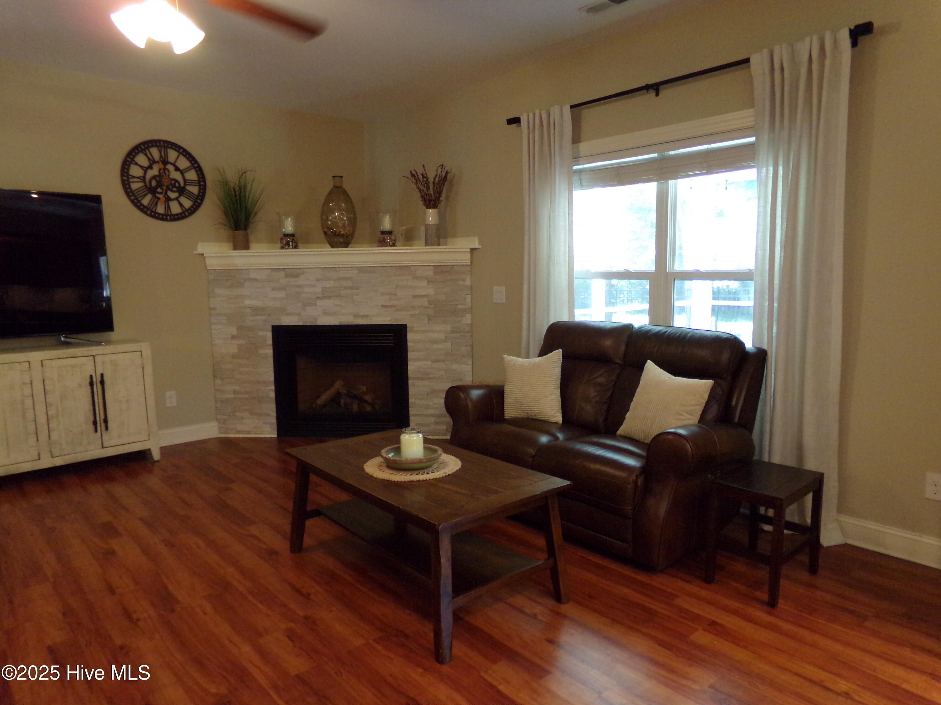 141 Pine Cove Road New Bern, NC 28562 - Photo 10 of 53 141 Pine Cove - Living Room Fireplace