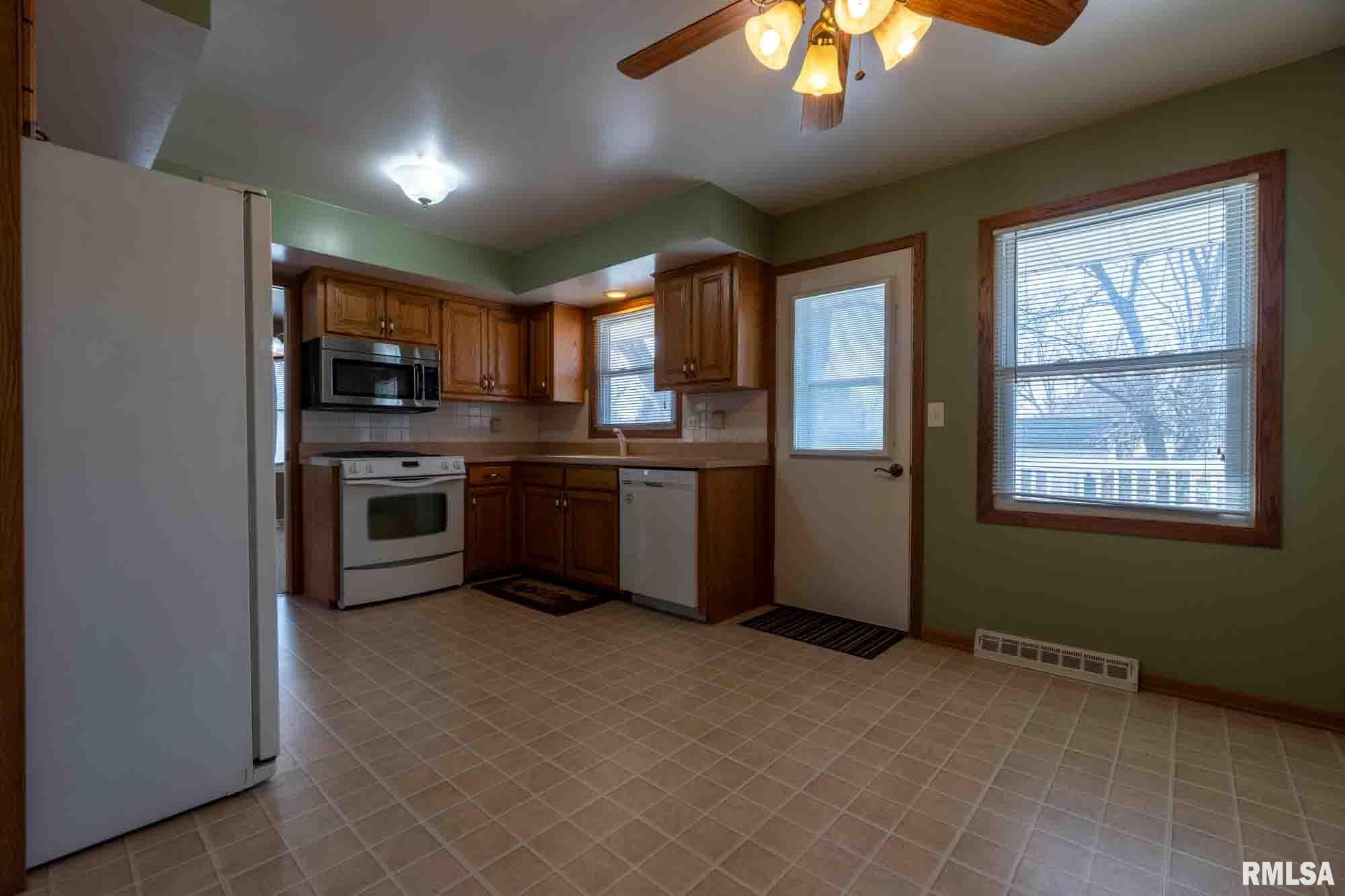 830 East Tyler Street Morton, IL 61550 - Photo 9 of 40