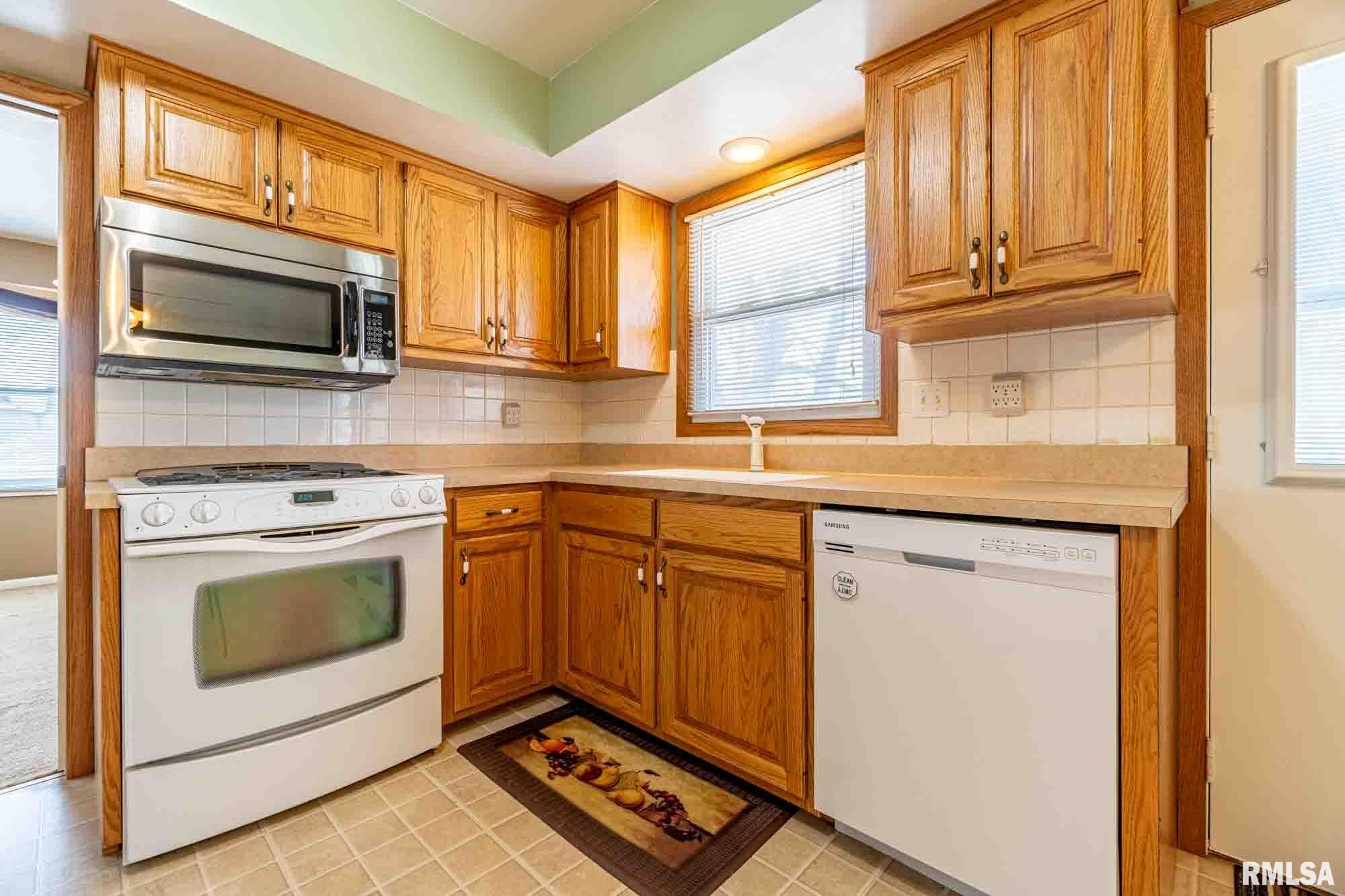 830 East Tyler Street Morton, IL 61550 - Photo 10 of 40