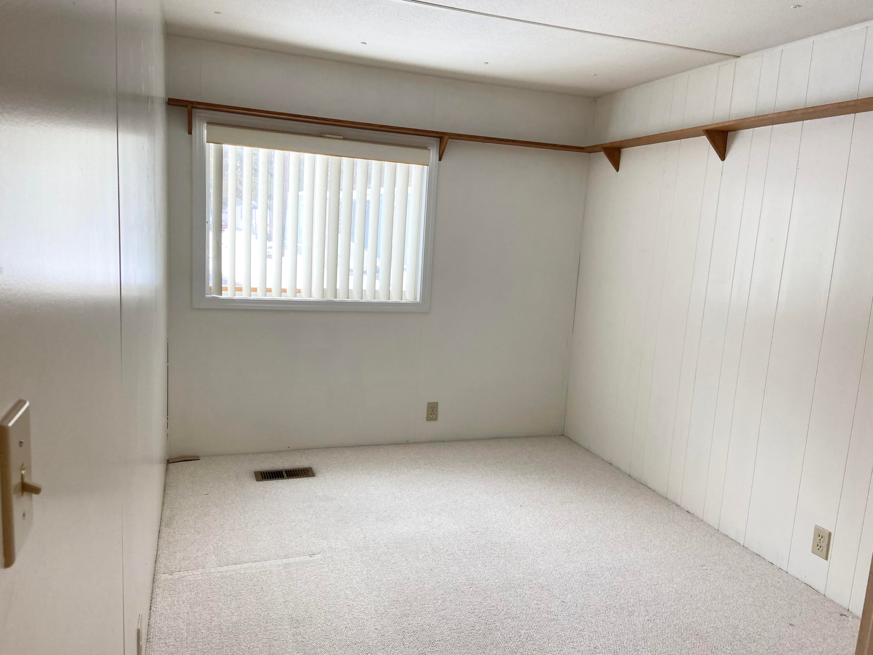 52731 Huntington Road, Unit 33 La Pine, OR 97739 - Photo 13 of 18 Second bedroom