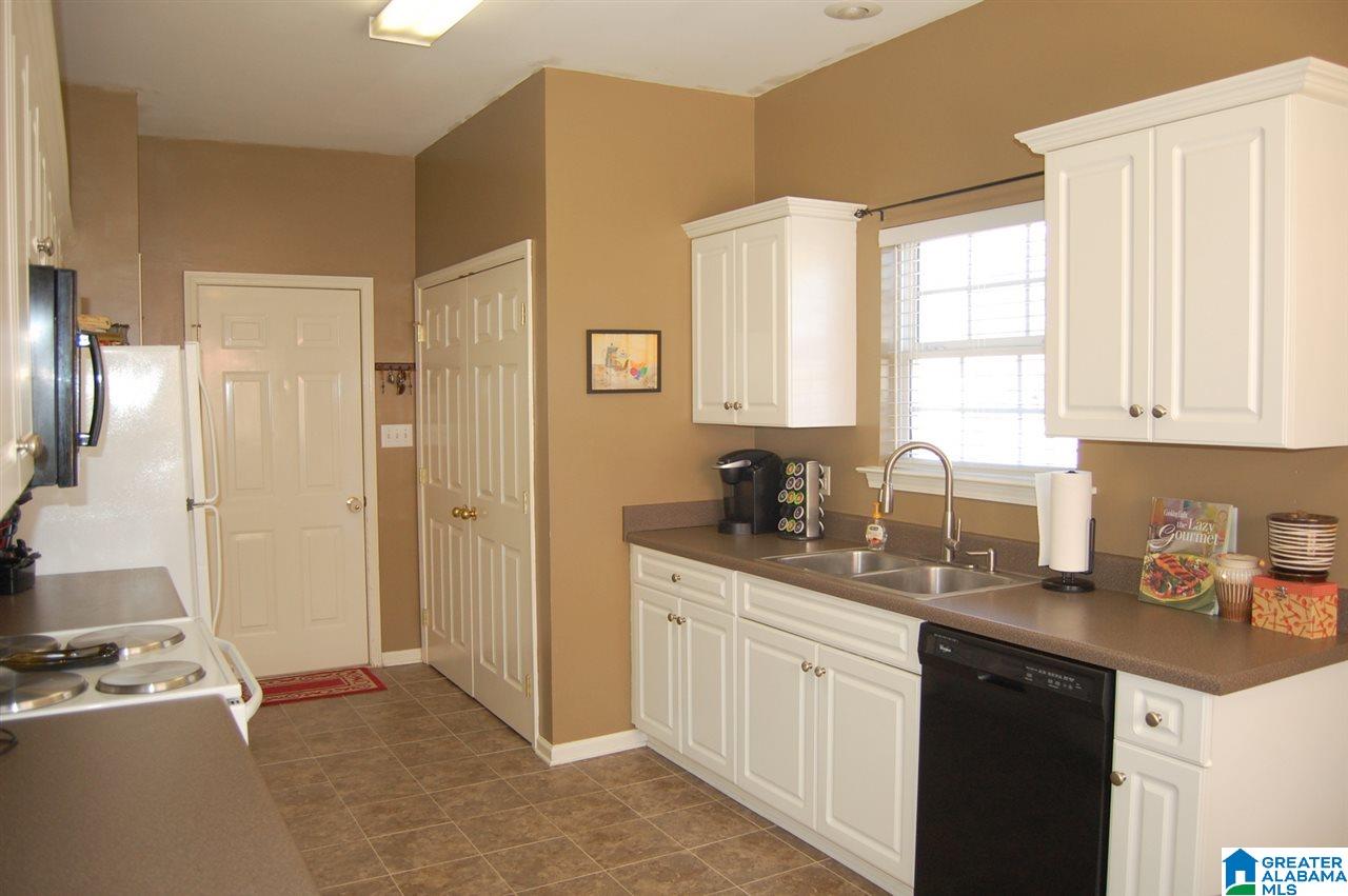 1884 Kent Circle Leeds, AL 35094 - Photo 19 of 45