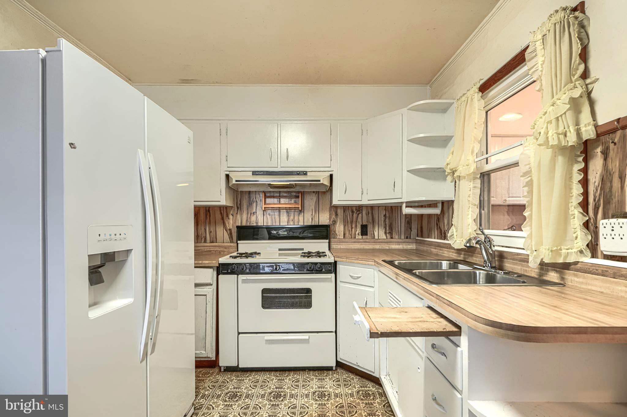 8206 Bullneck Road Baltimore, MD 21222 - Photo 11 of 33 extendable & removable cutting board