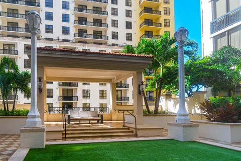 $575,000 | 701 South Olive Avenue, Unit 1010, West Palm Beach, FL 33401