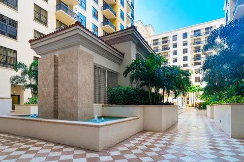 $575,000 | 701 South Olive Avenue, Unit 1010, West Palm Beach, FL 33401