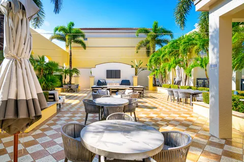 $575,000 | 701 South Olive Avenue, Unit 1010, West Palm Beach, FL 33401