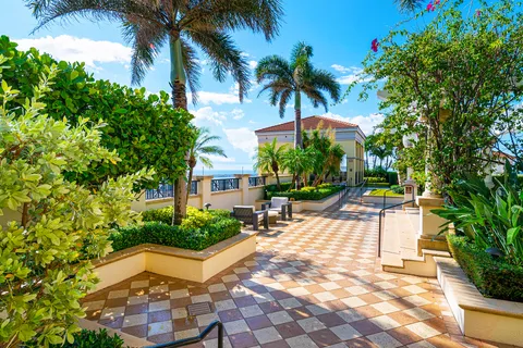 $575,000 | 701 South Olive Avenue, Unit 1010, West Palm Beach, FL 33401