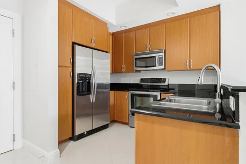 $575,000 | 701 South Olive Avenue, Unit 1010, West Palm Beach, FL 33401