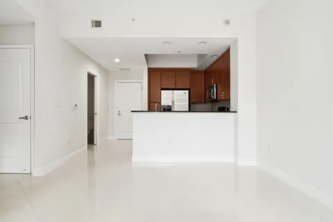 $575,000 | 701 South Olive Avenue, Unit 1010, West Palm Beach, FL 33401