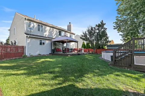 $425,000 | 25 Kingsport Court, South Elgin, IL 60177