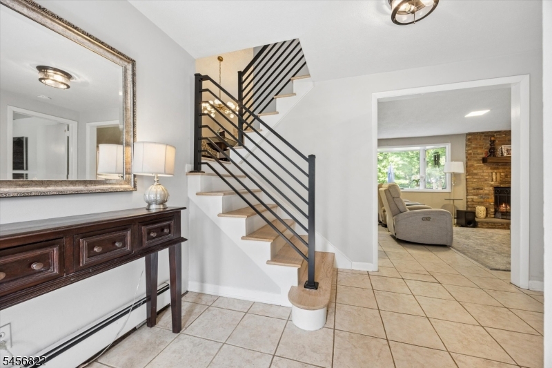11 Surrey Lane Springfield, NJ 07081 - Photo 2 of 16 Gallery Image 2