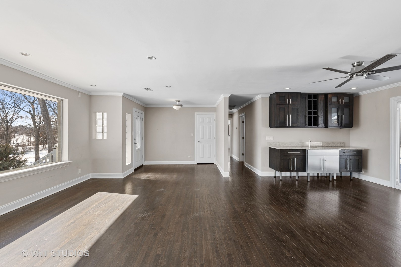 21-w064 Shelley Drive Itasca, IL 60143 - Photo 5 of 24 a view of a livingroom with furniture wooden floor and window