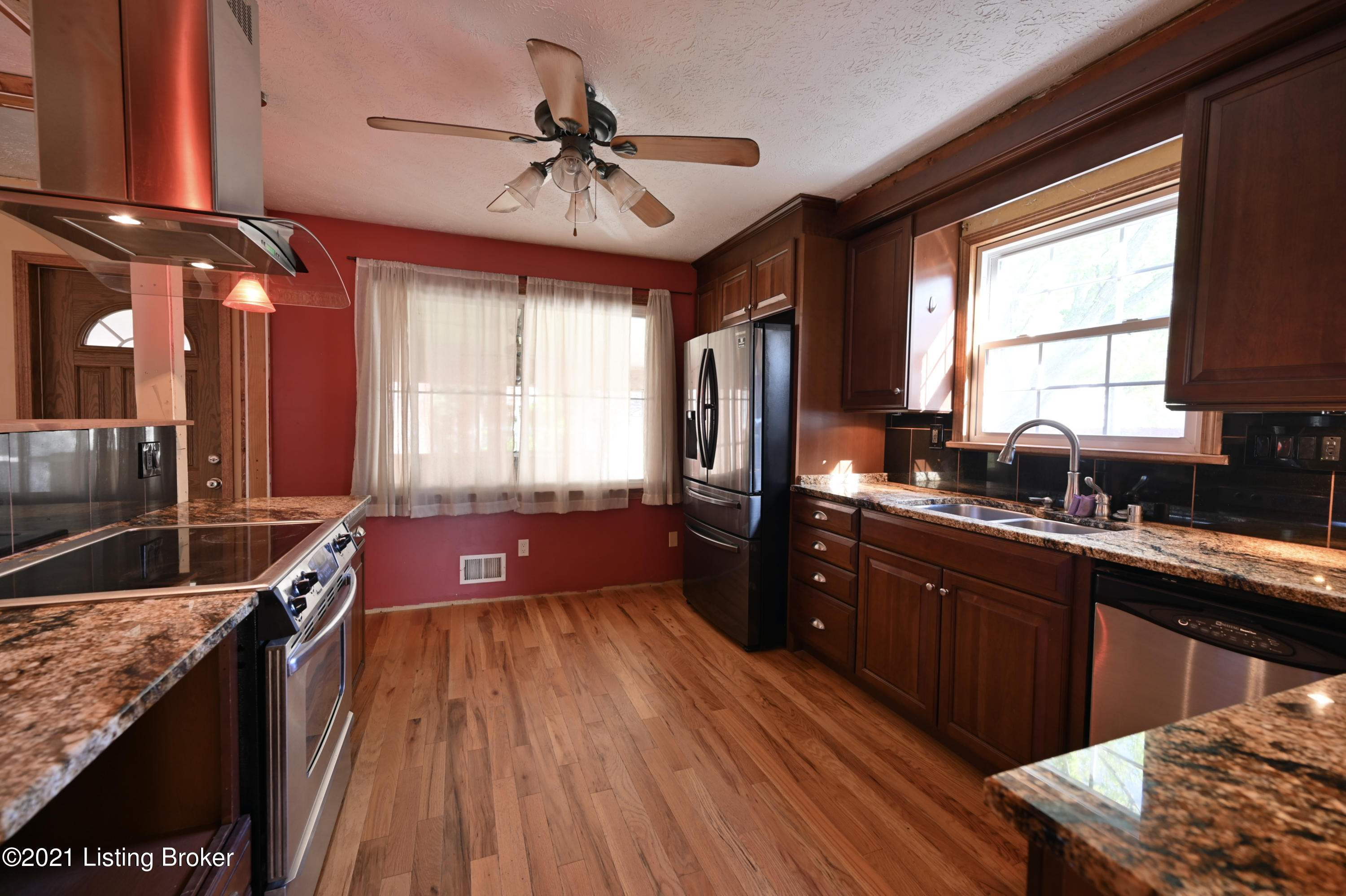 6601 Tottenham Road Louisville, KY 40207 - Photo 14 of 29 35BA680D-E2E7-44EF-BA2B-AD22D2765B7E_1_2