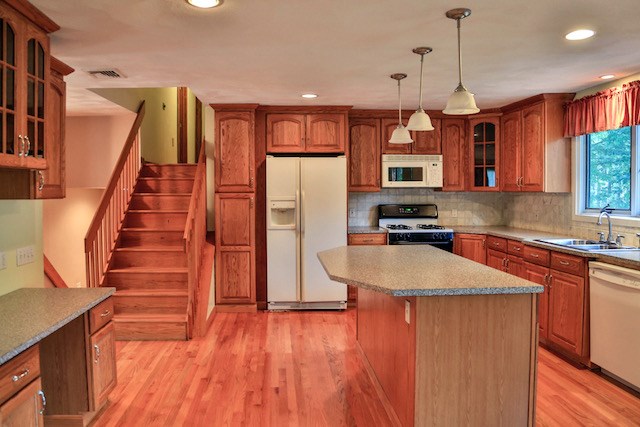 90 Conley Avenue Cranston, RI 02921 - Photo 6 of 18 Gallery Image 6
