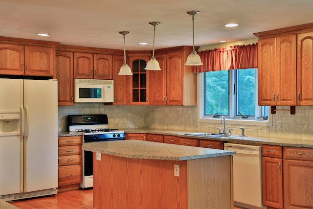 90 Conley Avenue Cranston, RI 02921 - Photo 7 of 18 Gallery Image 7
