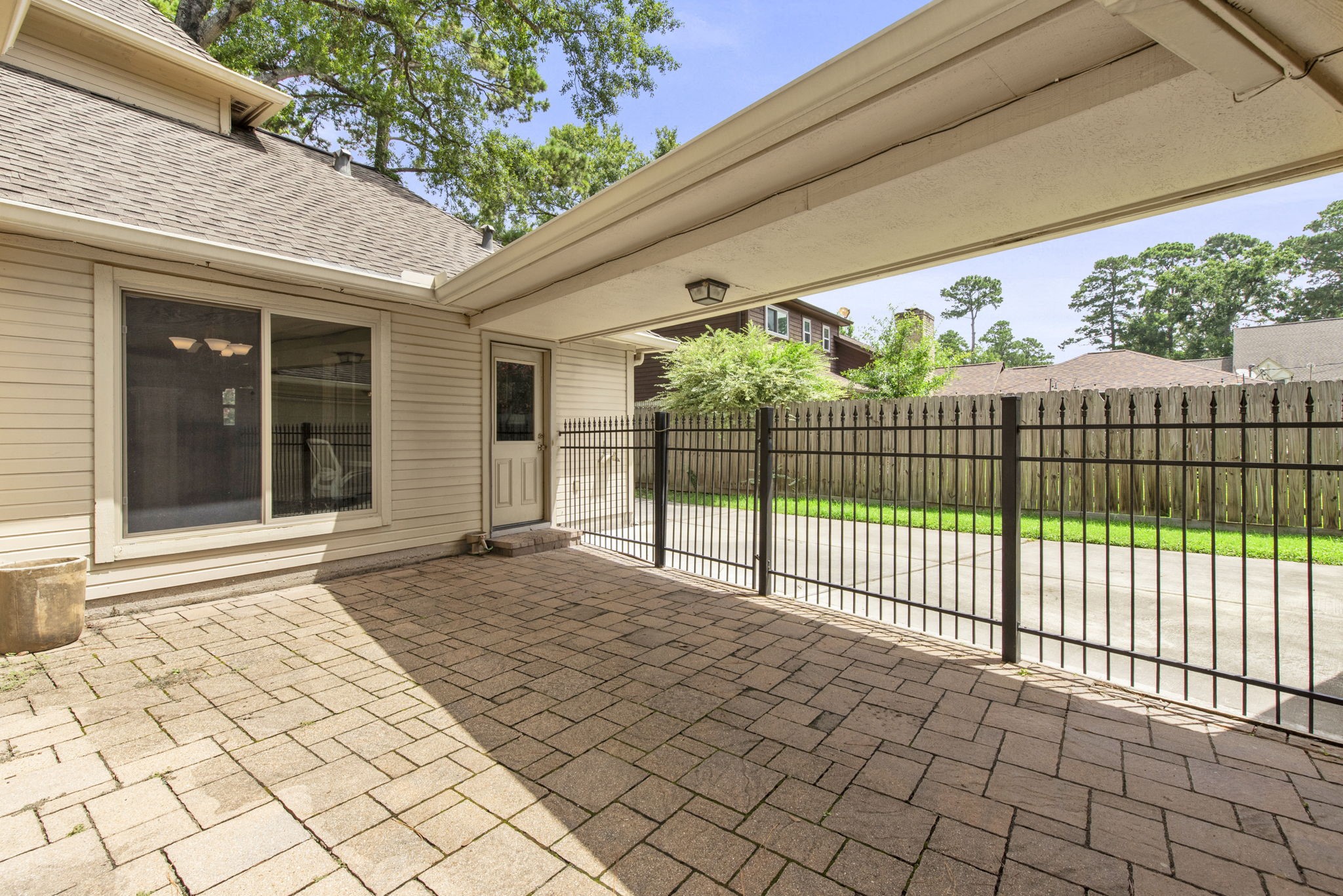 5507 Glenmere Lane Spring, TX 77379 - Photo 37 of 37 a view of a backyard