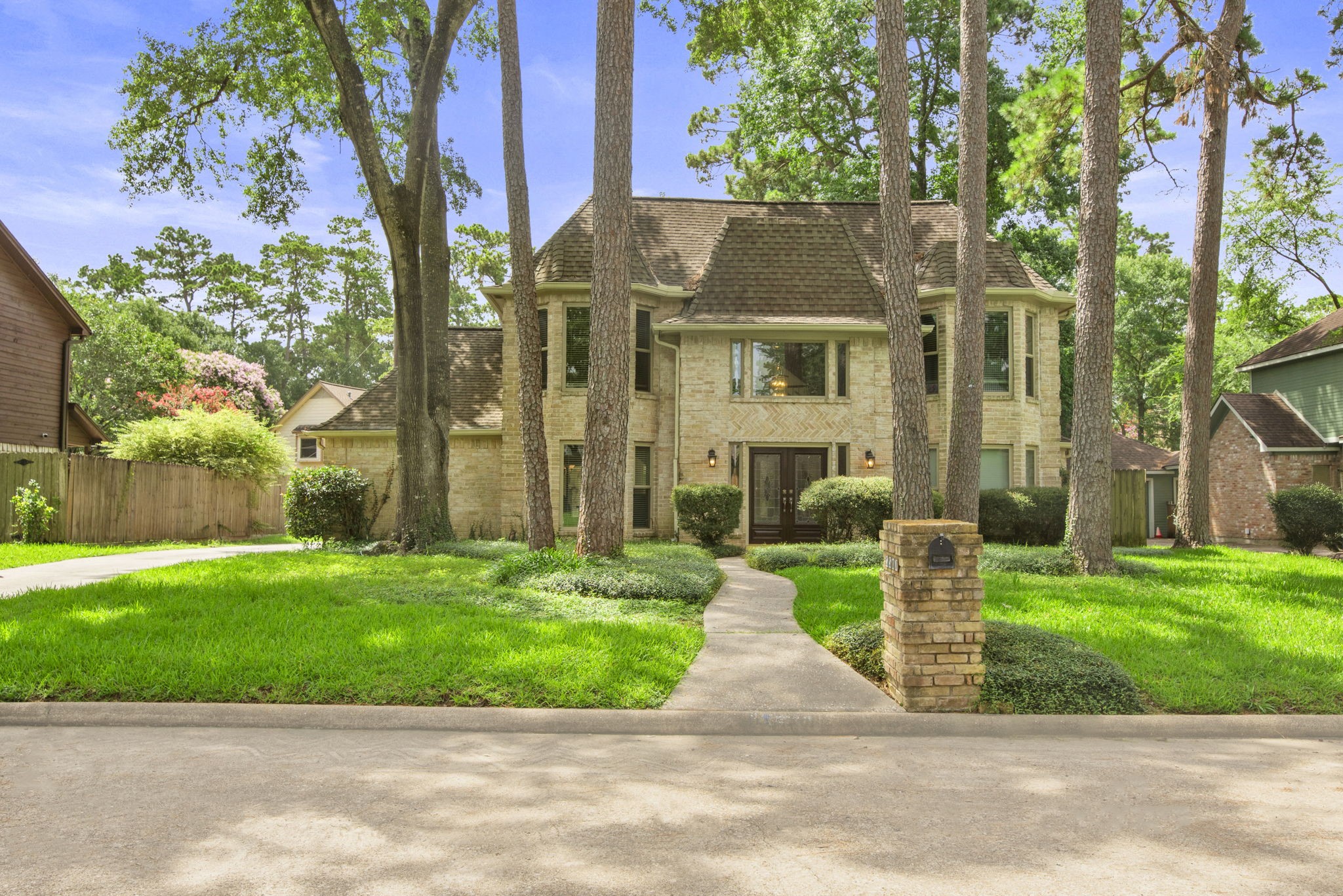 5507 Glenmere Lane Spring, TX 77379 - Photo 4 of 37 front view of a house with a yard