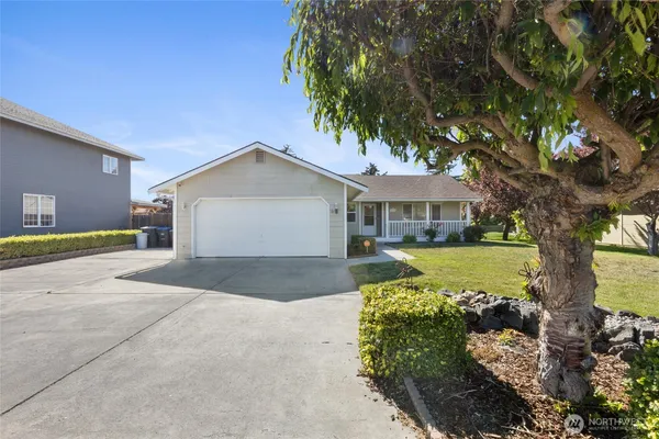 $359,900 | 2214 South Belair Drive, Moses Lake, WA 98837