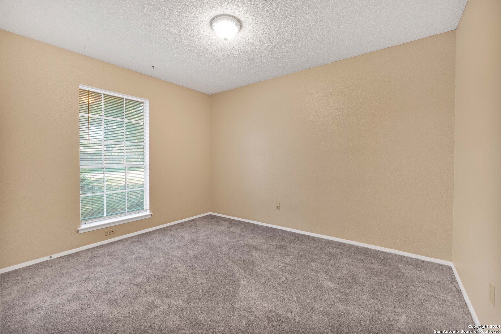 6427 Ridge Pl Street San Antonio, TX 78250 - Photo 7 of 14 an empty room with a window