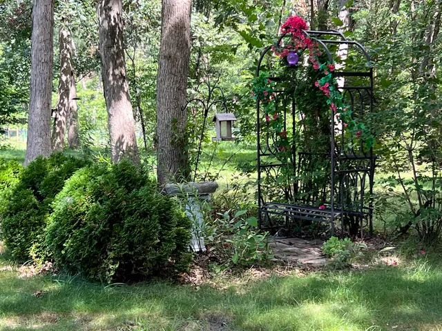 $325,000 | 10901 North 555th Street East, Demotte, IN 46310