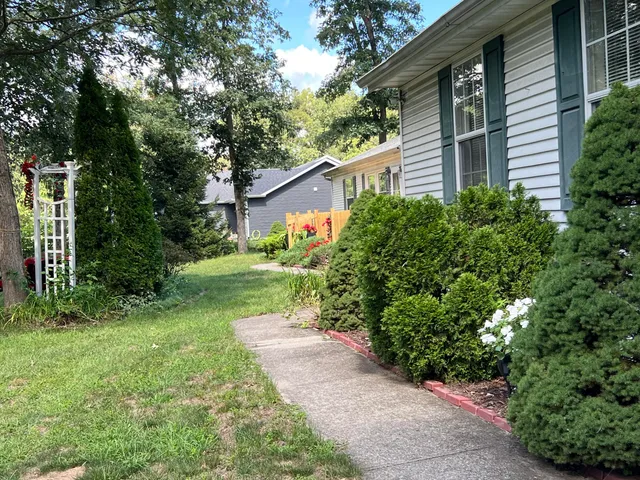 a view of a house with a yard