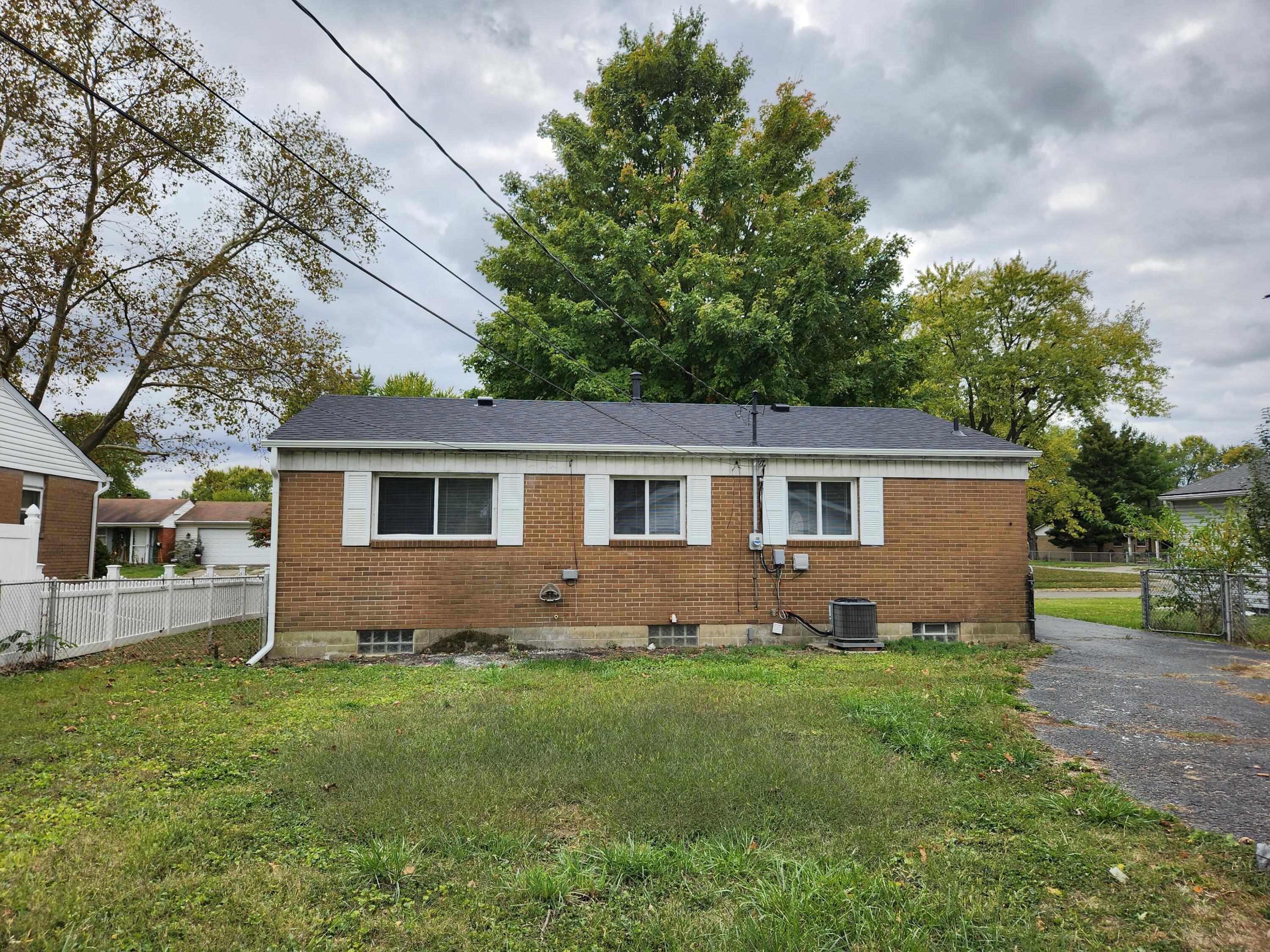 3466 Rodell Road Columbus, OH 43232 - Photo 27 of 29 27 Rear view 20231015_162216