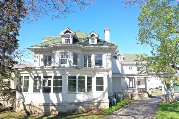 $1 | 1300 West University Avenue, Muncie, IN 47303