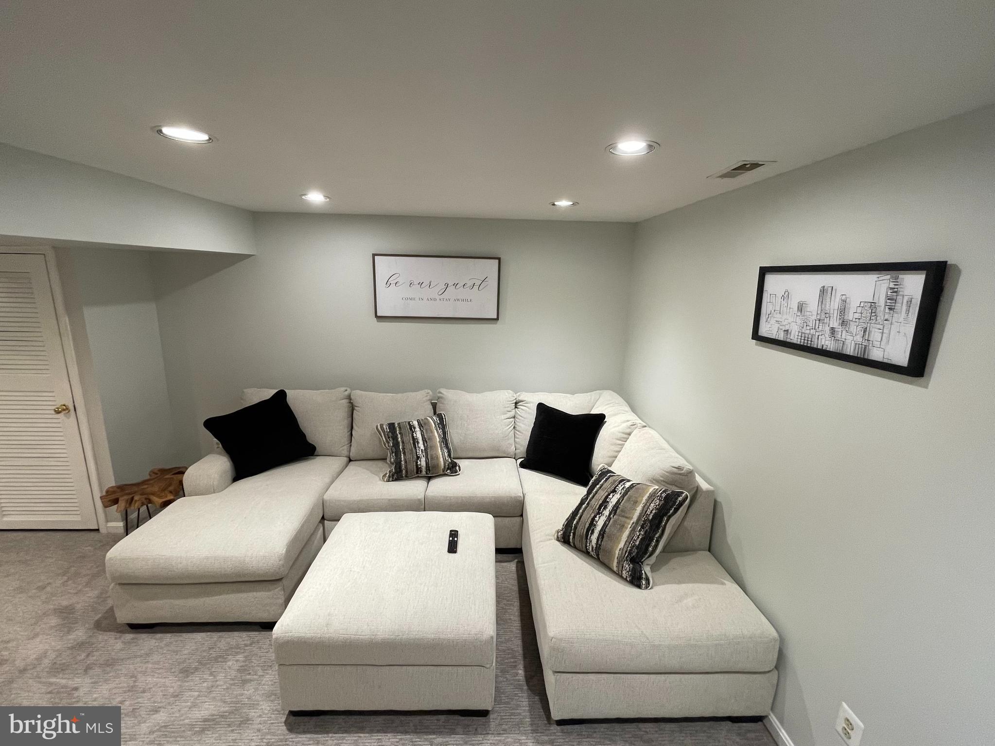 2315 Lookout Road Haymarket, VA 20169 - Photo 31 of 36 a living room with furniture and a couch