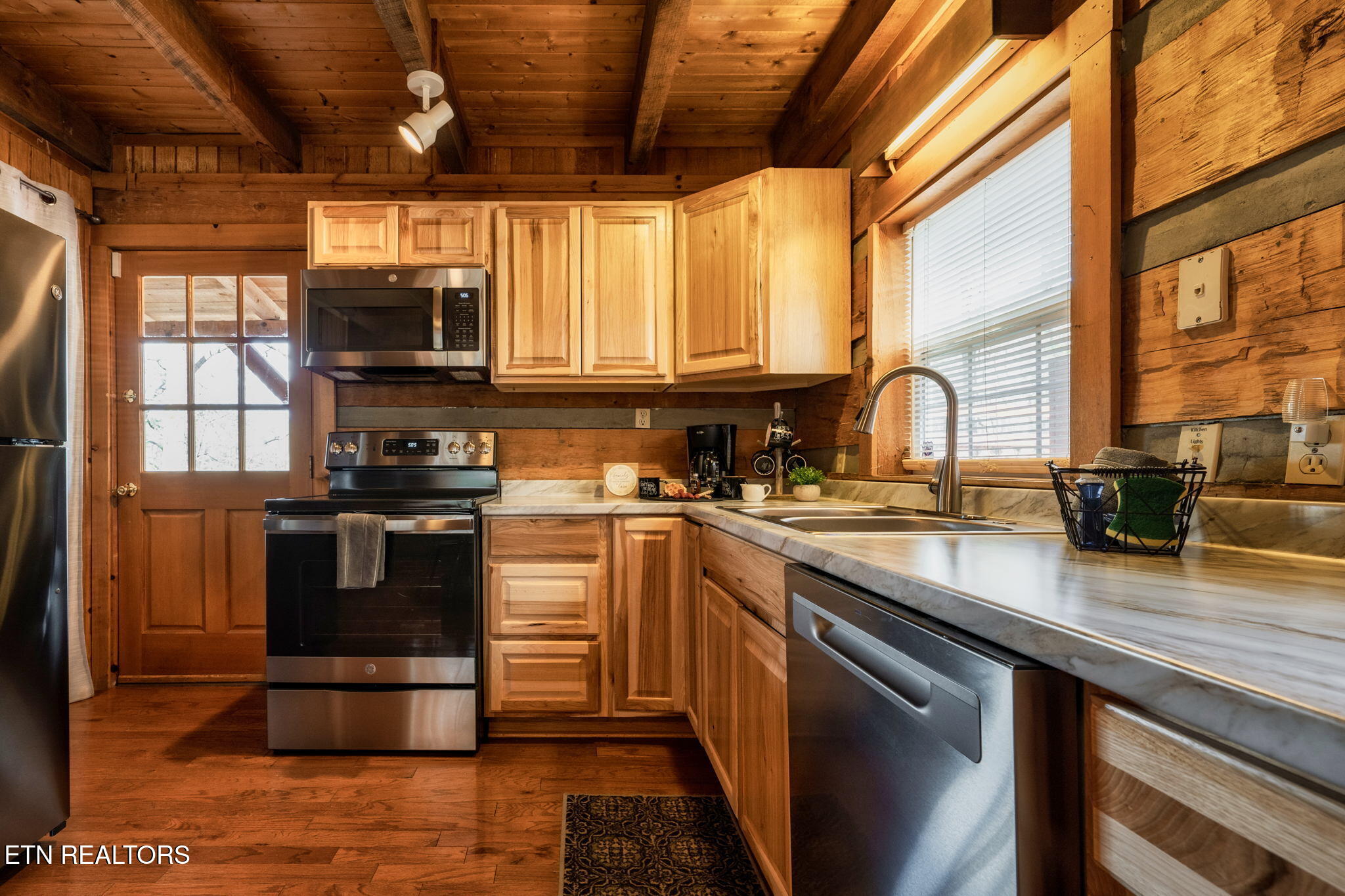 817 Ridgefield Drive Sevierville, TN 37876 - Photo 8 of 39 19-web-or-mls-817RidgefieldDr-20