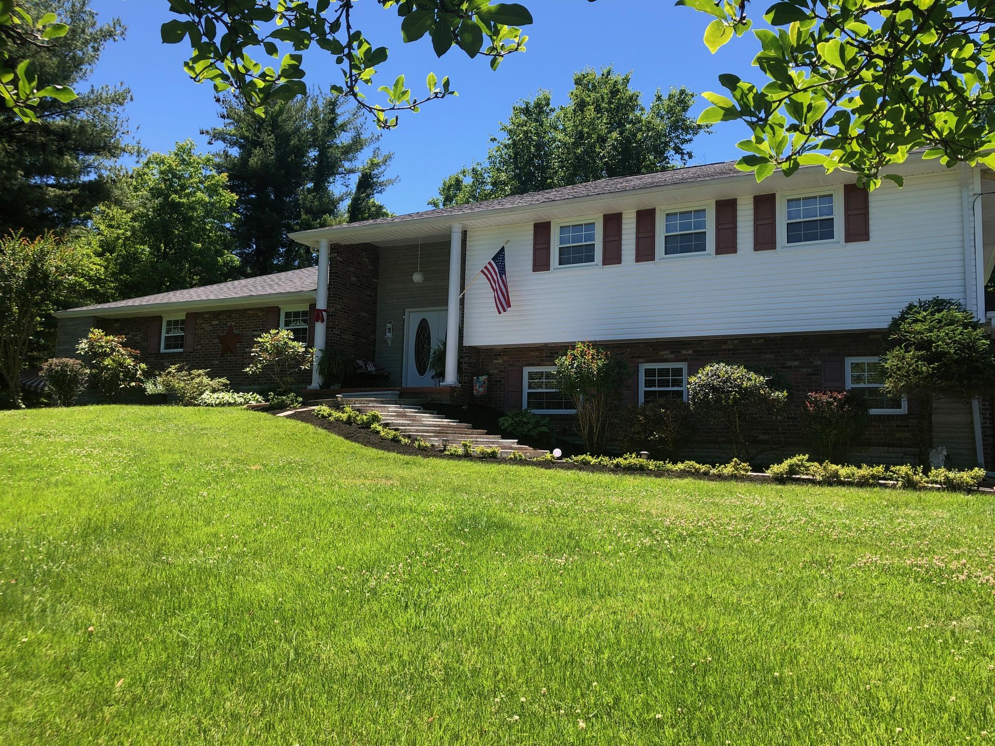 110 Ridgecrest Drive Elizabethton, TN 37643 - Photo 3 of 46 IMG_7768