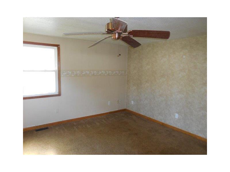 544 Patterson Road Columbus, IN 47203 - Photo 3 of 12 Gallery Image 3