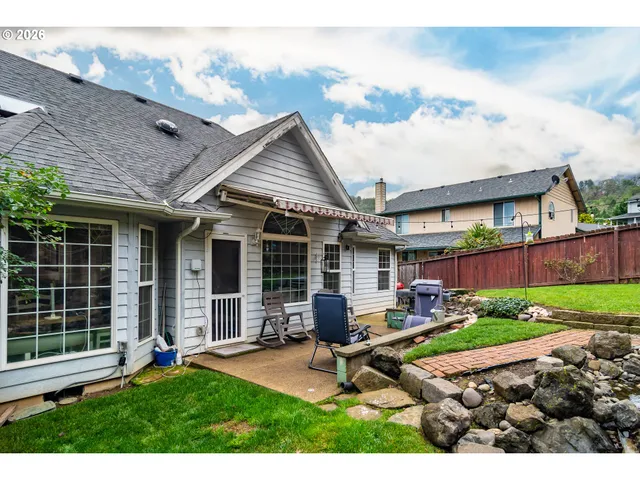 $420,000 | 1050 Northeast Garden Valley Boulevard, Roseburg, OR 97470