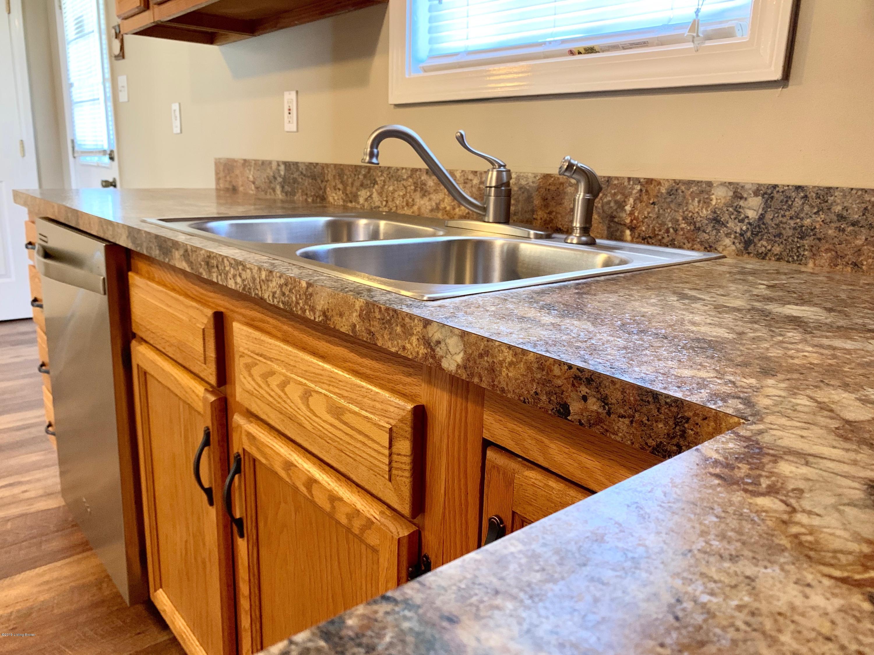 10709 Blue Lick Road Louisville, KY 40229 - Photo 14 of 44 BlueLick kitchen4