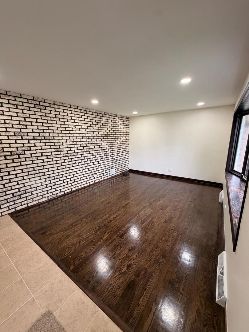 10809 Austin Avenue Chicago Ridge, IL 60415 - Photo 4 of 22 Gallery Image 4
