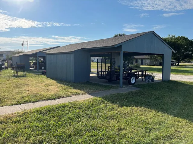 a view of a house with backyard and porch