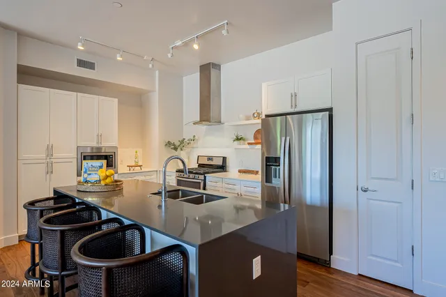 $669,900 | 3131 North Central Avenue, Unit 5012, Phoenix, AZ 85012