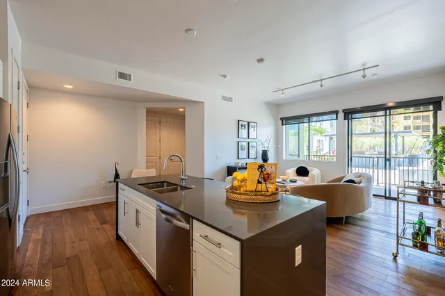 $669,900 | 3131 North Central Avenue, Unit 5012, Phoenix, AZ 85012